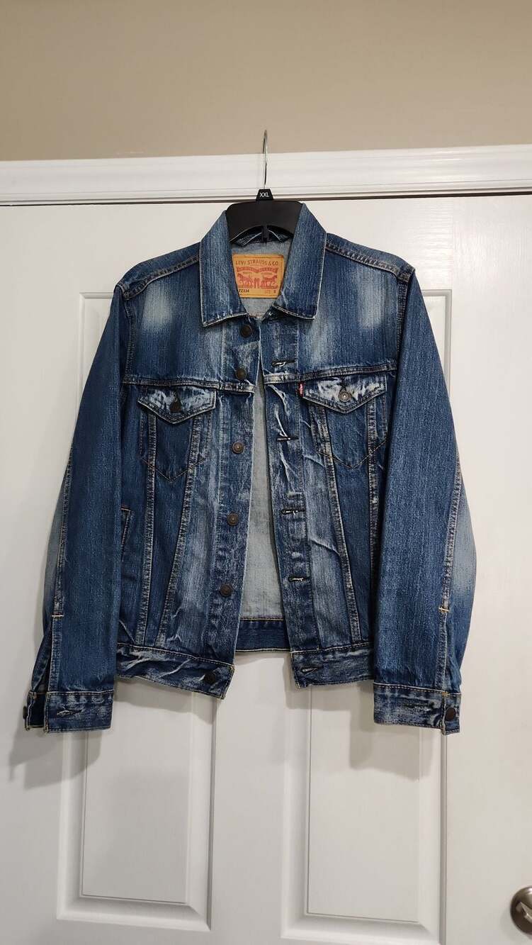 Levi's 72334 Trucker Jacket in Distressed Indigo Denim